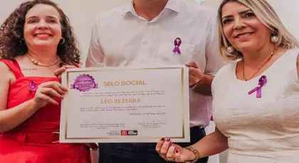 Homenagem - Leo Bezerra recebe selo Parceiro da Mulher em campanha pelo fim da violência