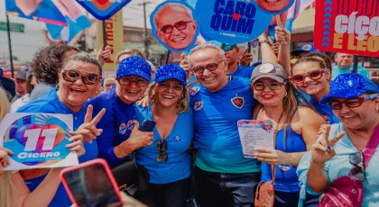 ‘Onda Azul’ reúne multidão de apoiadores em favor da reeleição de Cícero e Leo no Bairro dos Estados, Valentina e Mangabeira